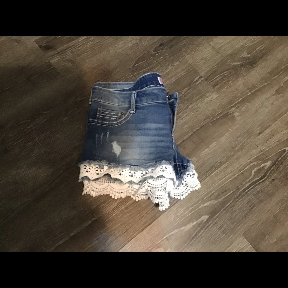 Jean Shorts Size 9 - Picture 3 of 8